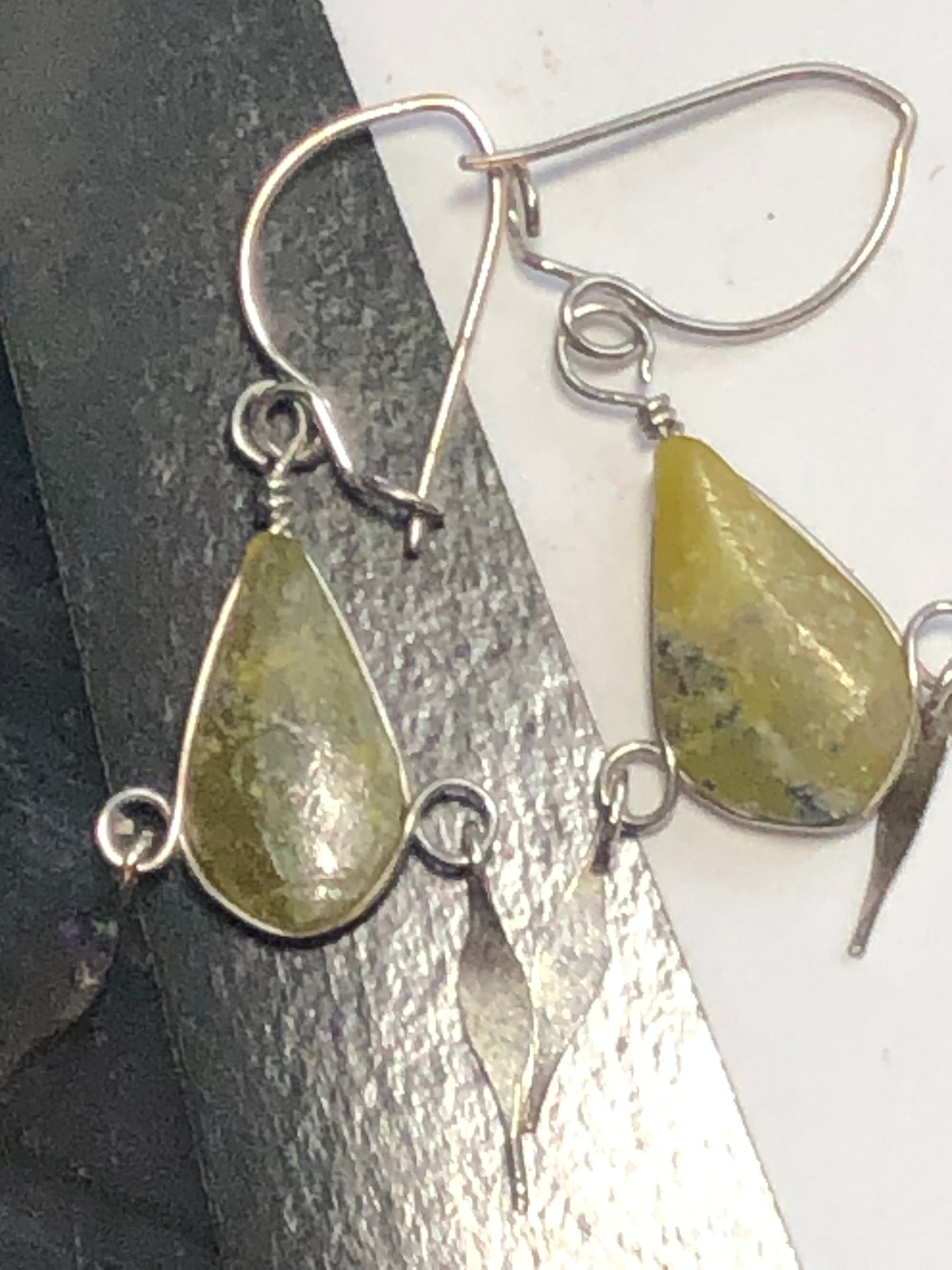 Handmade necklace earrings set green stone silver tone wire