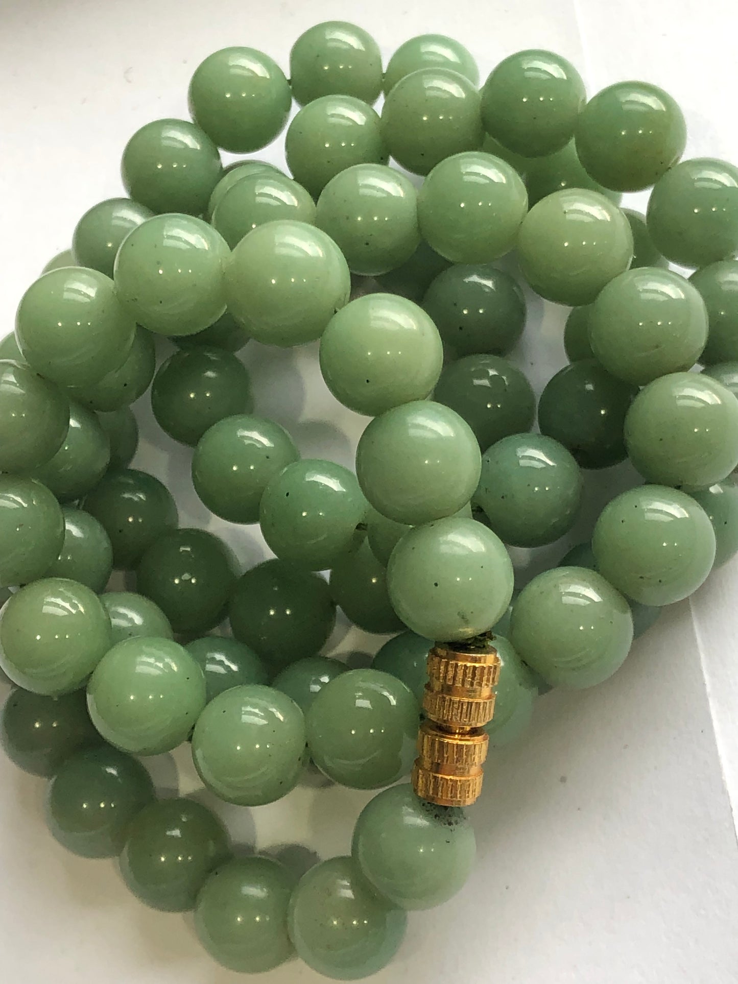 Vintage green jade gemstone bead necklace 27" long