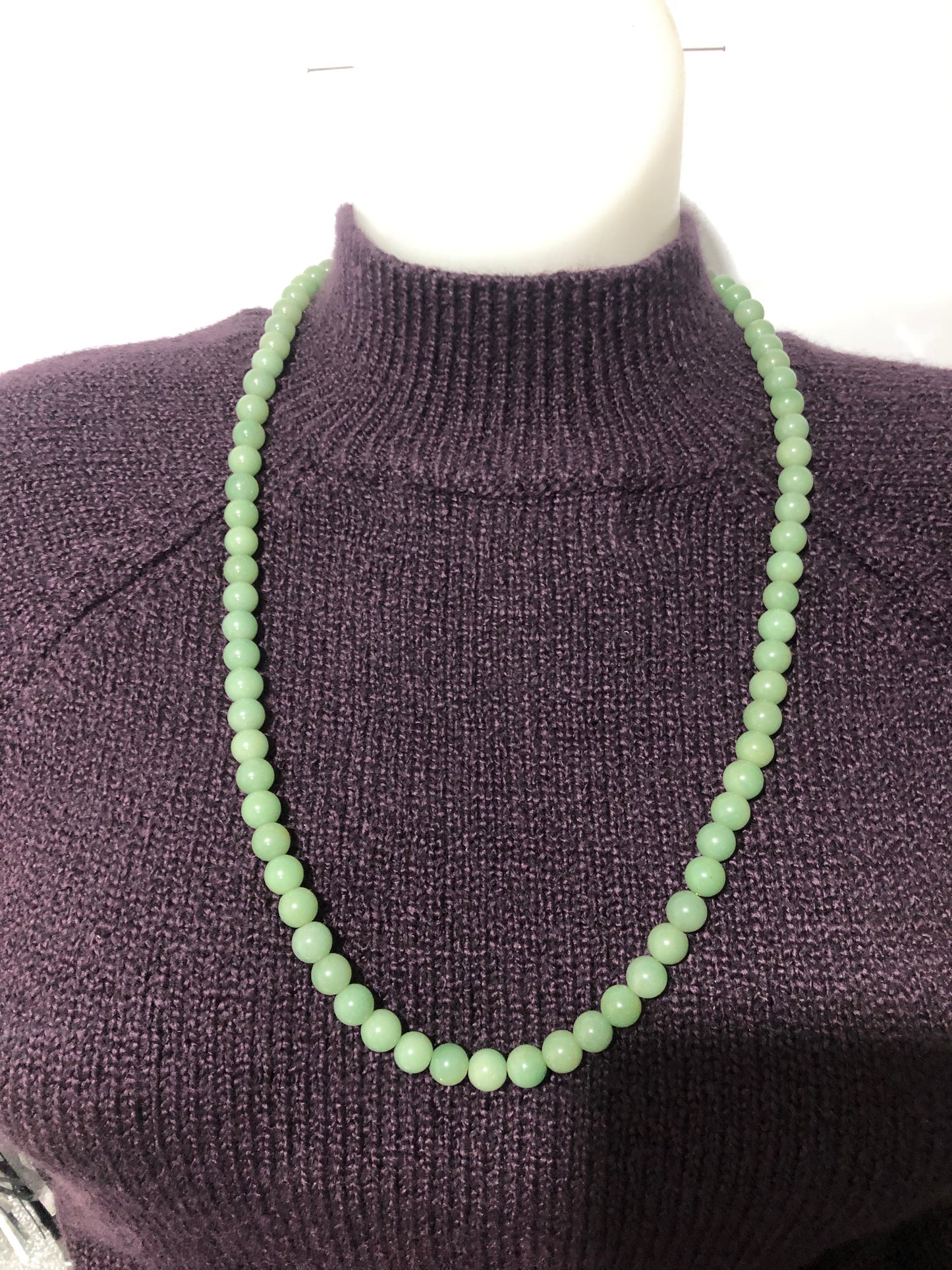 Vintage green jade gemstone bead necklace 27" long