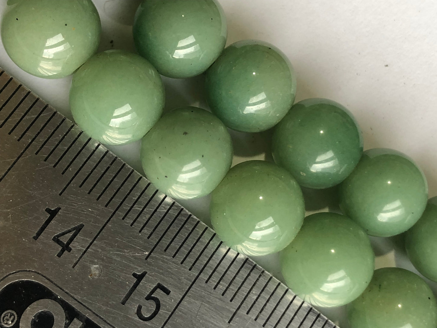 Vintage green jade gemstone bead necklace 27" long